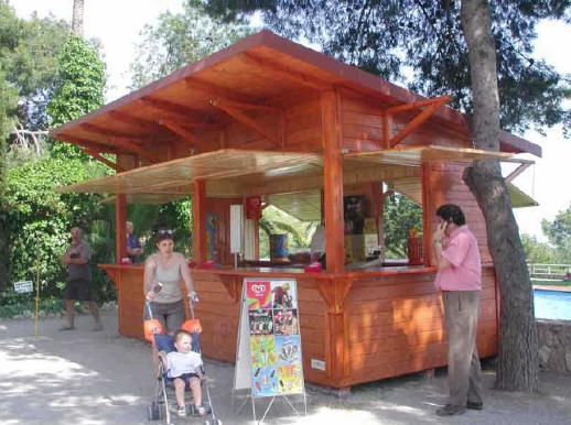 vente de baraque en bois pr�fabriqu�e pour restaurant et rastauration � emporter, bungalow-restaurant en bois, fabricant de baraque � frite en bois, montage et installation, �quipement de terrains de campings
