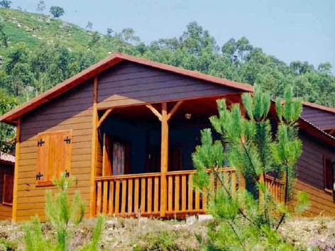 vente de MAISON EN BOIS PREFABRIQUEE, fabricant de MAISON EN BOIS PREFABRIQUEE pour camping, installation de maisons en bois sur les terrains de camping, montage et assemblage d'une maison en bois pr�fabriqu�e, grossiste en �quipement de camping, am�nagement de camping
